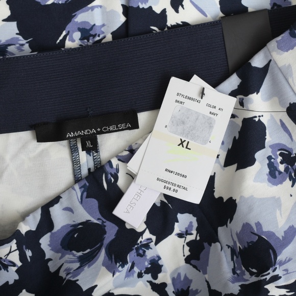 Amanda & Chelsea Floral Print Pencil Skirt - Picture 3 of 3